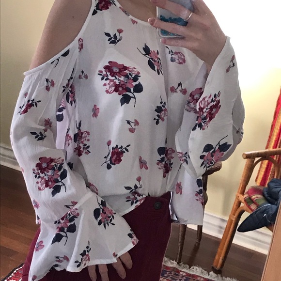 White blouse - Picture 2 of 4